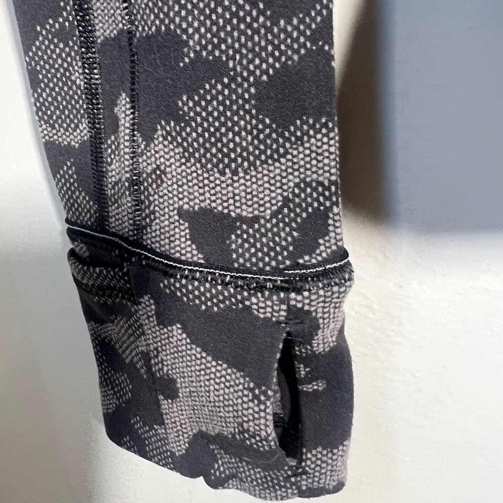 Lululemon Run Briskly 1/2 Zip Jacket Size 2 Heritage Camo Jacquard Black - Picture 12 of 12